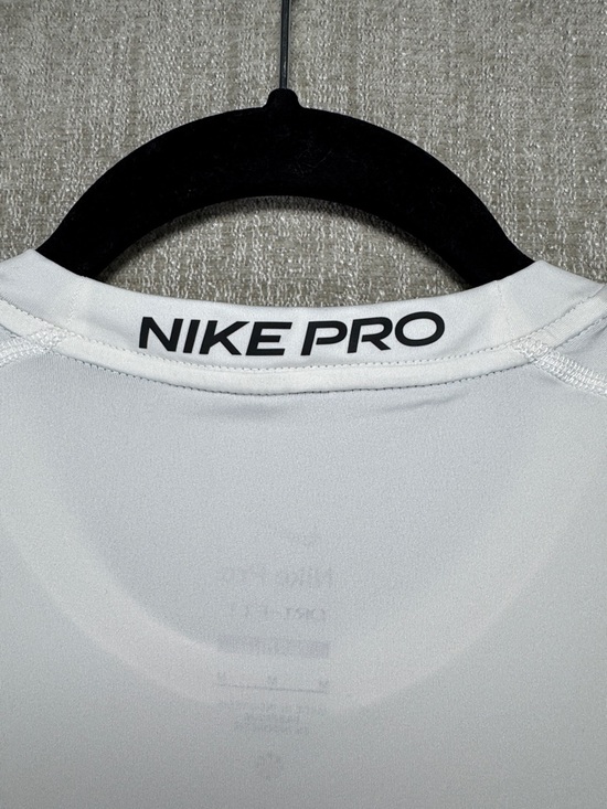 Nike Pro Men’s White Sleeveless Training Top Size Medium NWT - Picture 7 of 7